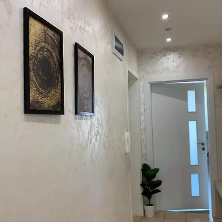 Relax Center & Free Parking Apartmán *